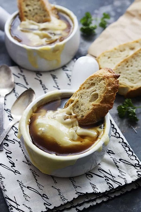 Slow Cooker French Onion Soup from Creme de la Crumb