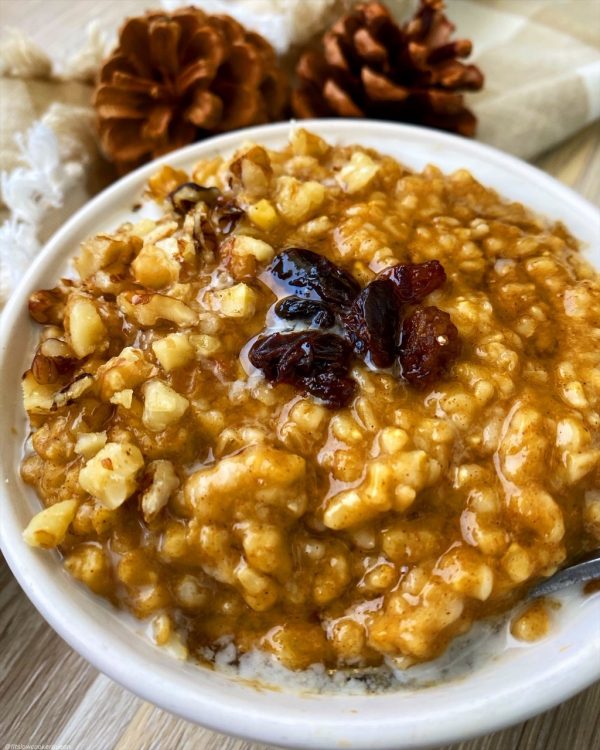 Slow Cooker or Instant Pot Pumpkin Oatmeal from Fit Slow Cooker Queen