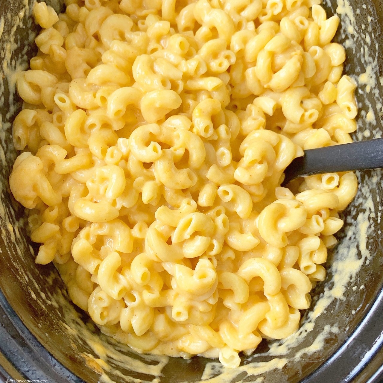 Slow Cooker No-Boil Mac & Cheese from Fit Slow Cooker Queen