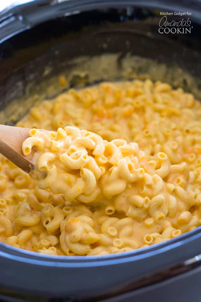 Creamy Crockpot Macaroni and Cheese from Amanda's Cookin'